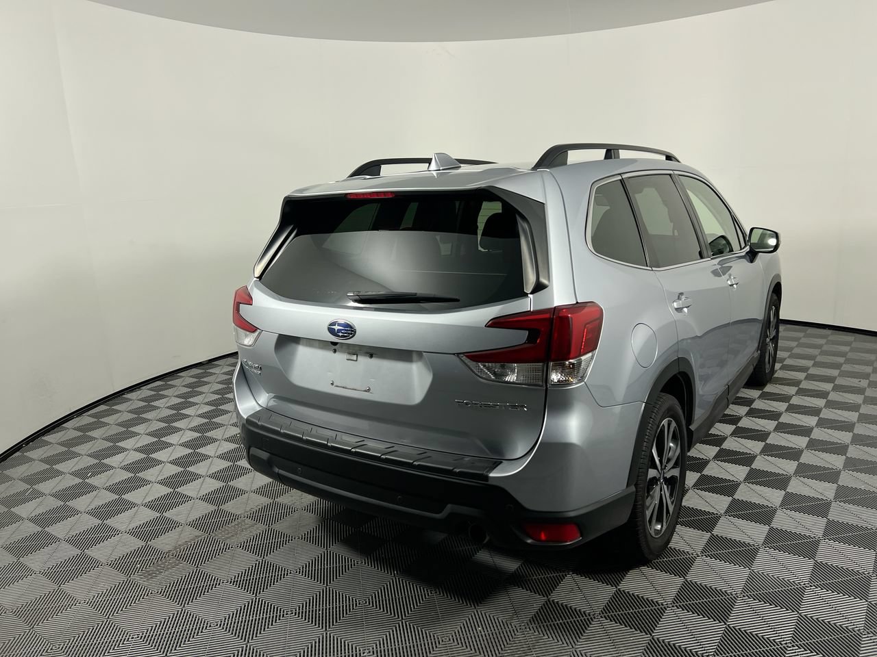 Used 2019 Subaru Forester Limited w/ Popular Package #3 AWD/4WD image 3