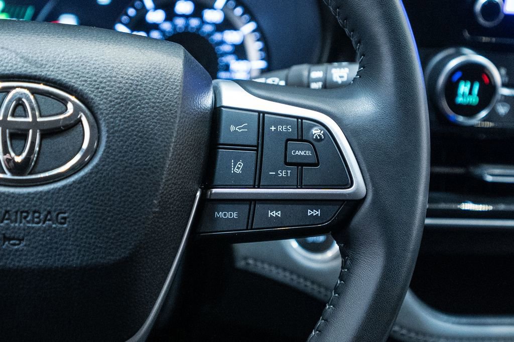 Used 2024 Toyota Highlander LE image 28