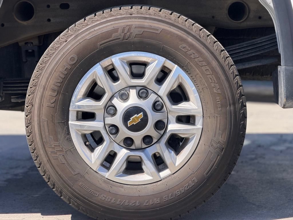 Used 2025 Chevrolet Silverado 2500 LT w/ Convenience Package AWD/4WD image 2