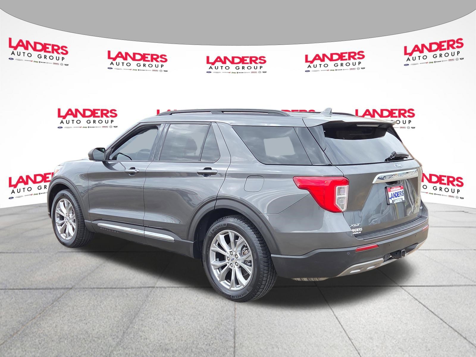 Used 2020 Ford Explorer XLT w/ Equipment Group 202A image 5