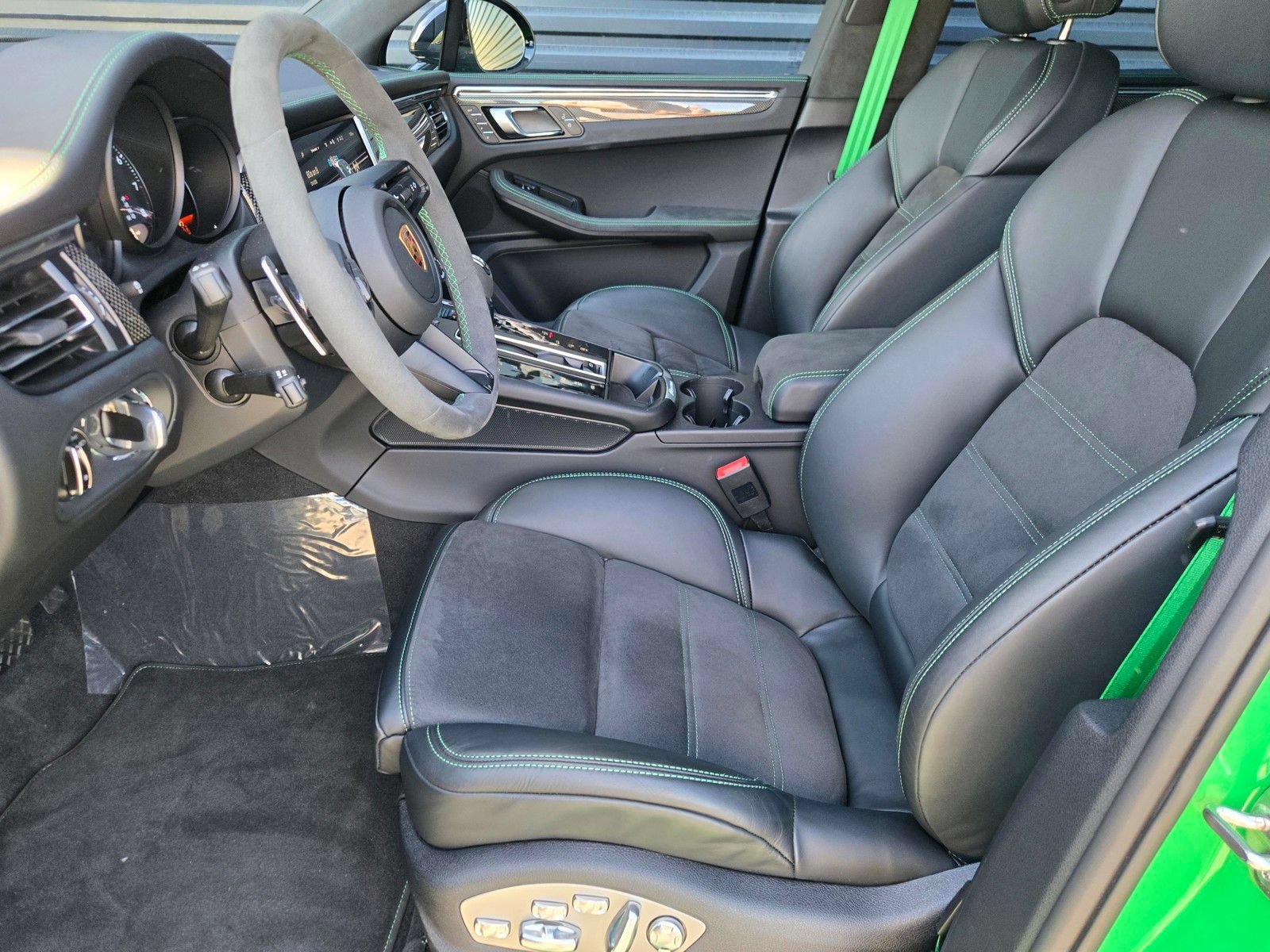 Certified 2026 Porsche Macan GTS AWD/4WD image 25
