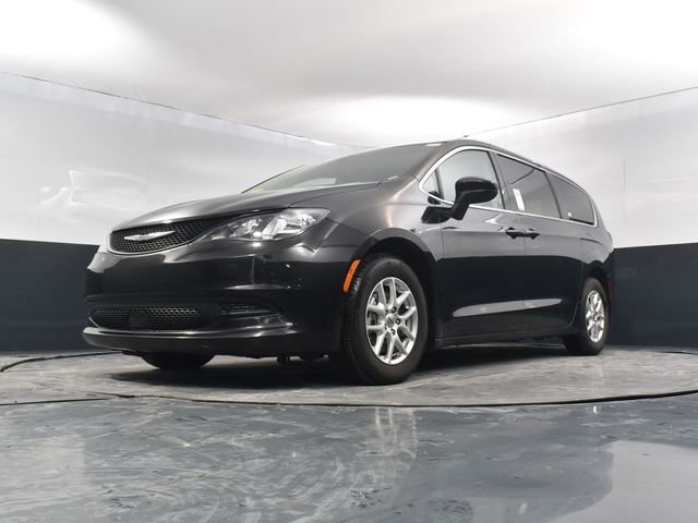 Used 2023 Chrysler Voyager LX image 51