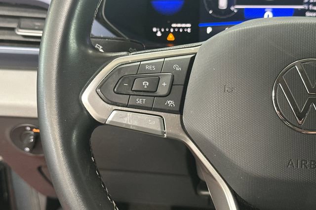 Certified 2023 Volkswagen Taos SE w/ Black Wheel Package image 30