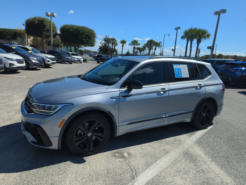 Used 2023 Volkswagen Tiguan SE R-Line FWD image 13