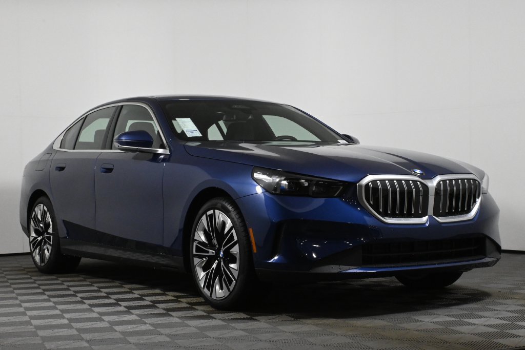 Used 2026 BMW 530i xDrive w/ Premium Package AWD/4WD image 9