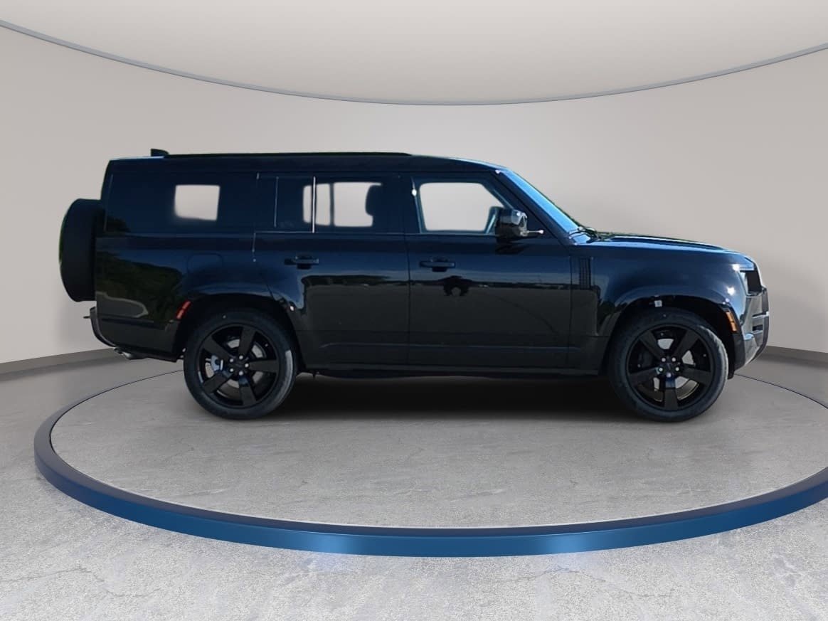 New 2026 Land Rover Defender 130 X-Dynamic SE AWD/4WD image 4