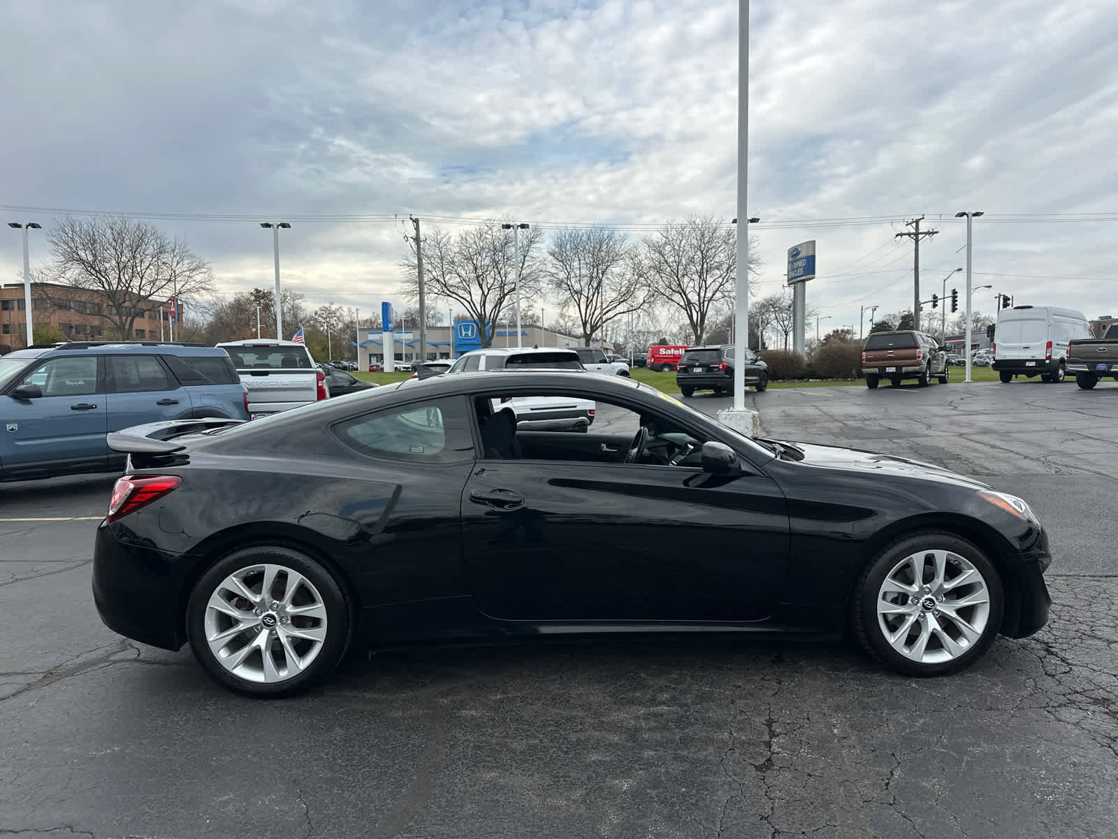 Used 2013 Hyundai Genesis 2.0T image 9