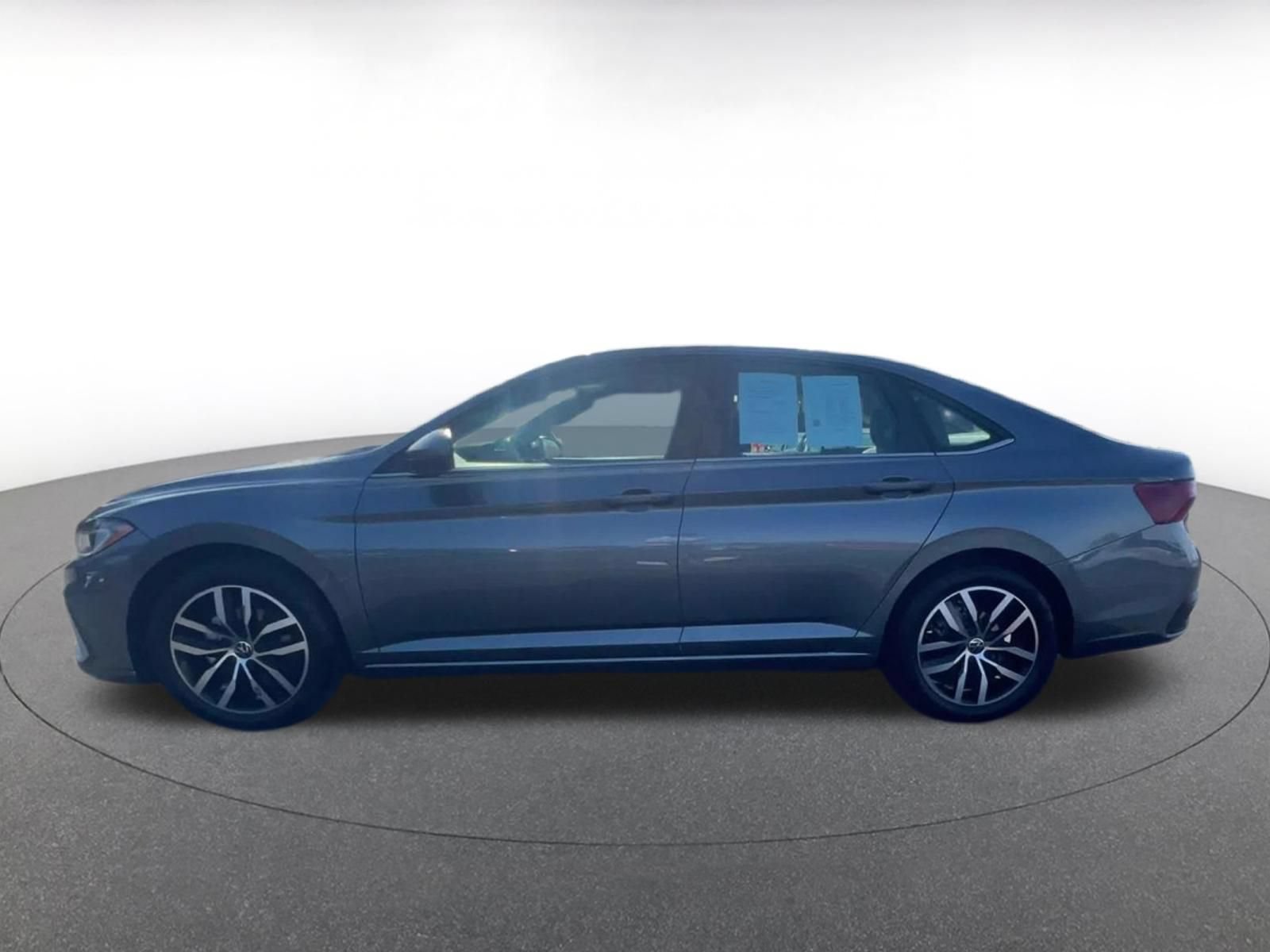 Used 2025 Volkswagen Jetta SE FWD image 9