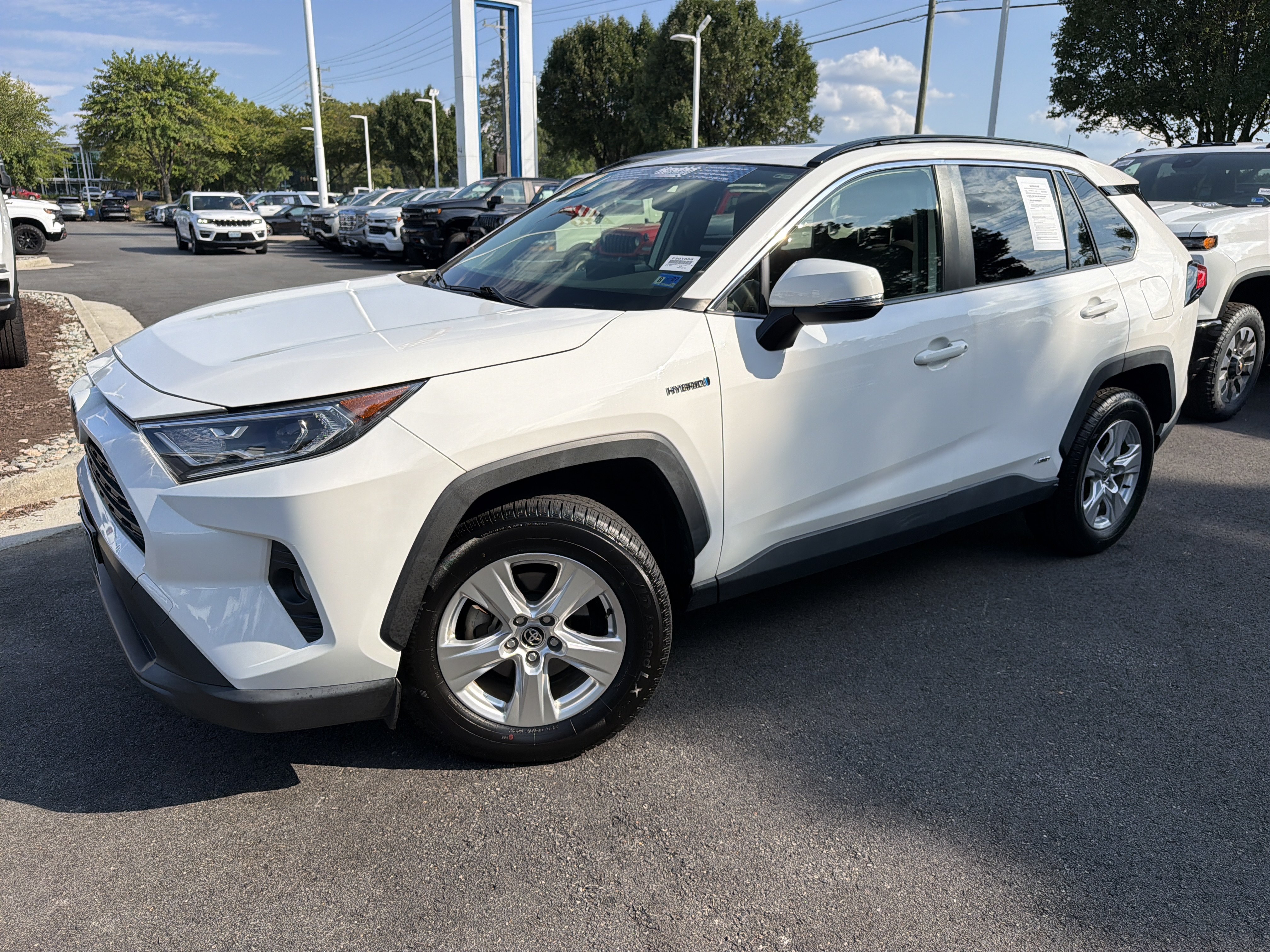 Used 2020 Toyota RAV4 XLE w/ Convenience Package AWD/4WD image 5