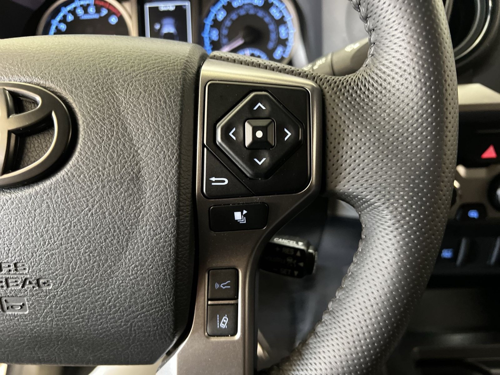Used 2023 Toyota Tacoma SR5 AWD/4WD image 35