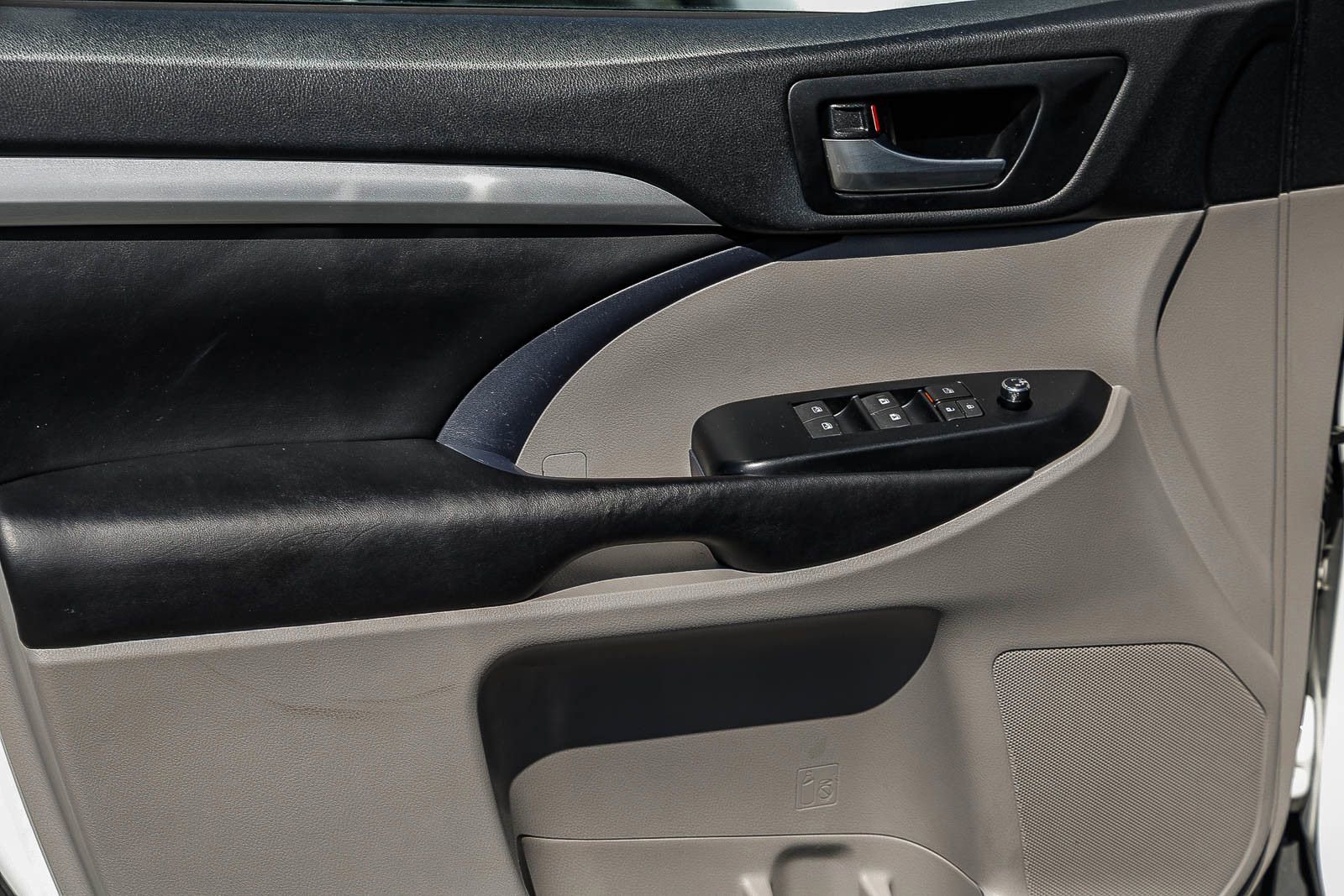 Used 2017 Toyota Highlander XLE image 22