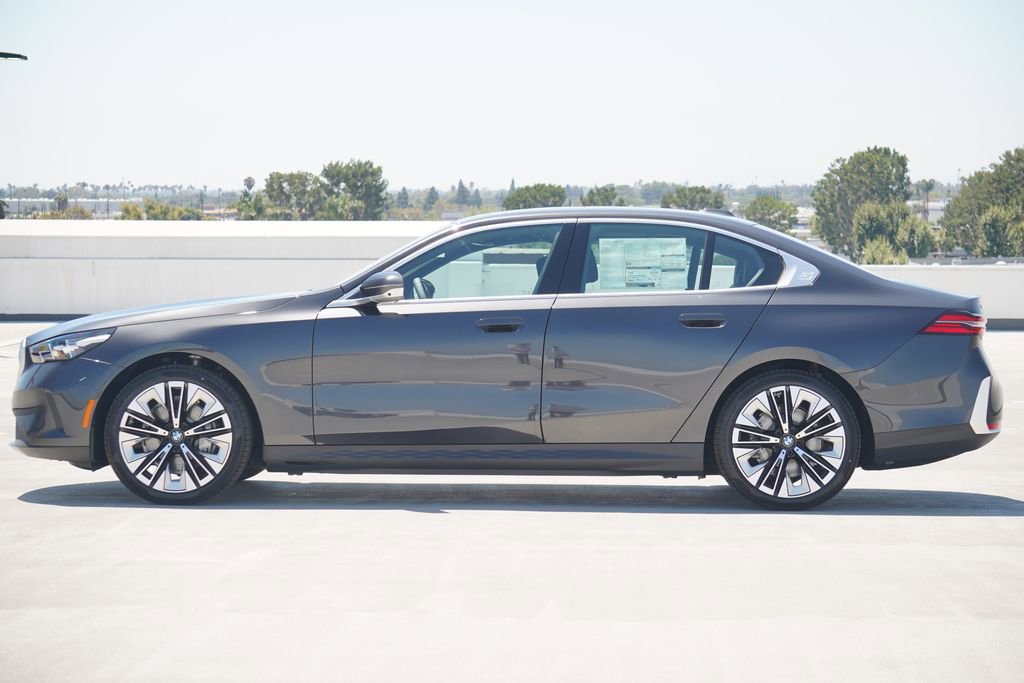 Used 2026 BMW i5 eDrive40 w/ Premium Package image 4