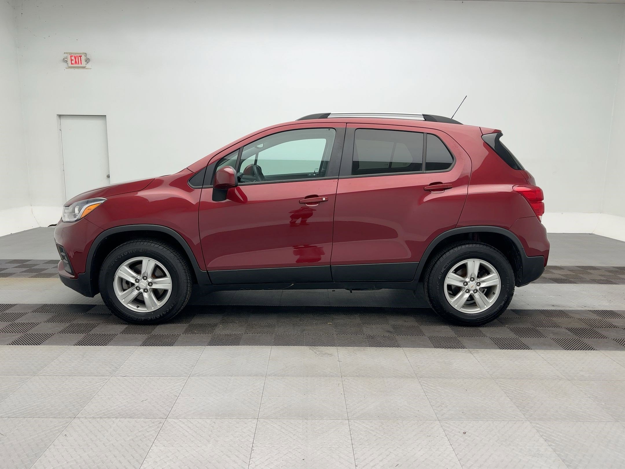 Used 2021 Chevrolet Trax LT image 2