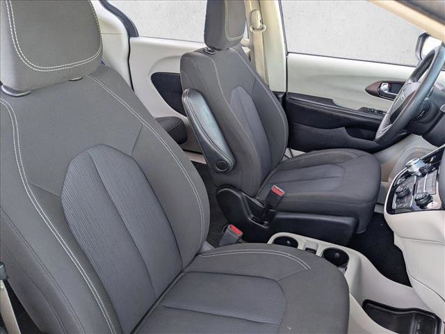 Used 2022 Chrysler Voyager LX image 20
