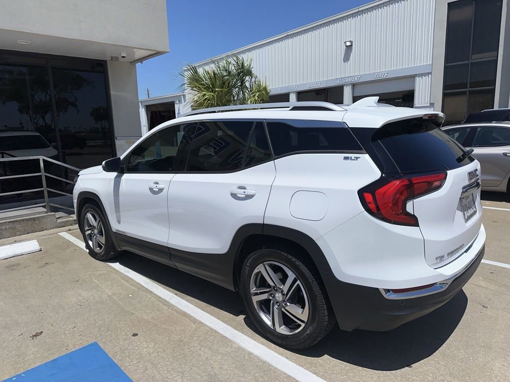 Used 2018 GMC Terrain SLT w/ Infotainment Package II FWD image 2