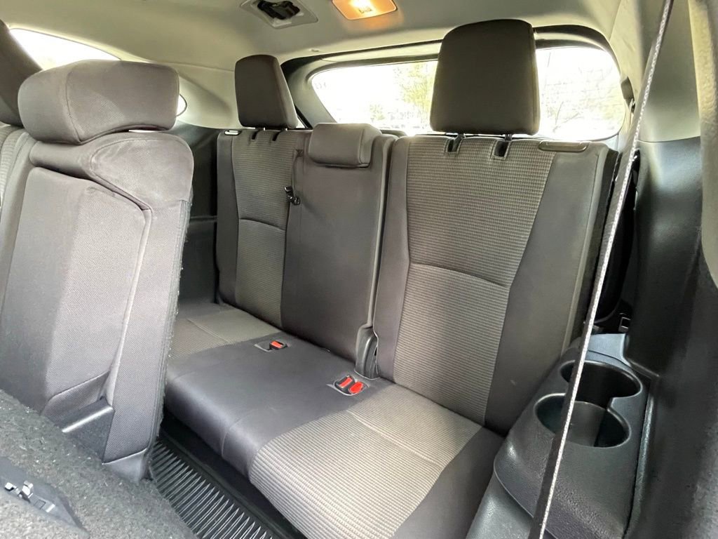 Used 2023 Toyota Highlander LE image 27