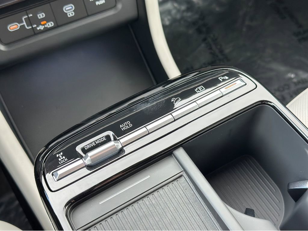 New 2025 Hyundai Tucson Limited image 14