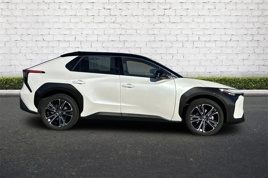 Used 2023 Toyota bZ4X Limited image 3