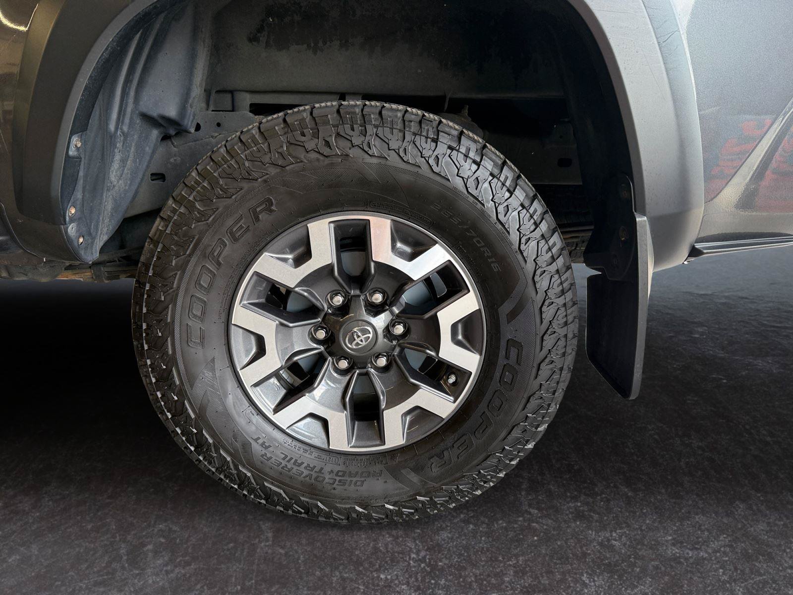 Used 2020 Toyota Tacoma TRD Off-Road w/ TRD Premium Off Road Package AWD/4WD image 27