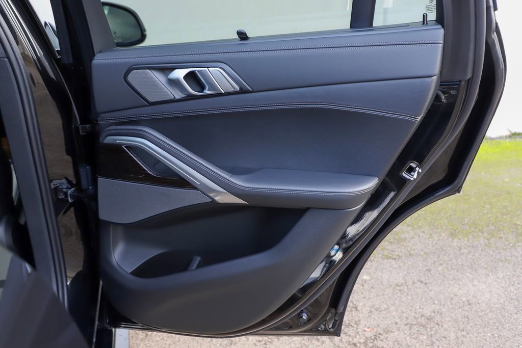 Used 2024 BMW X6 xDrive40i w/ Executive Package image 47