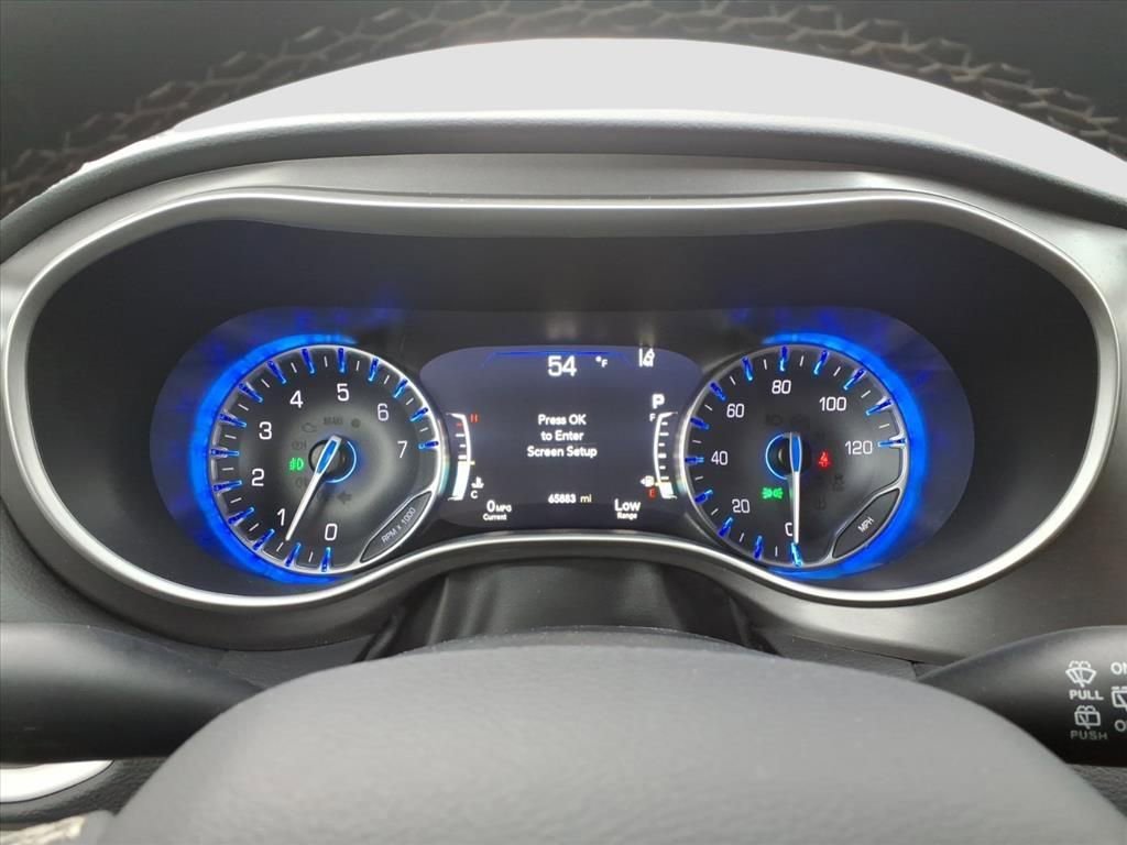 Used 2023 Chrysler Pacifica Touring-L image 23