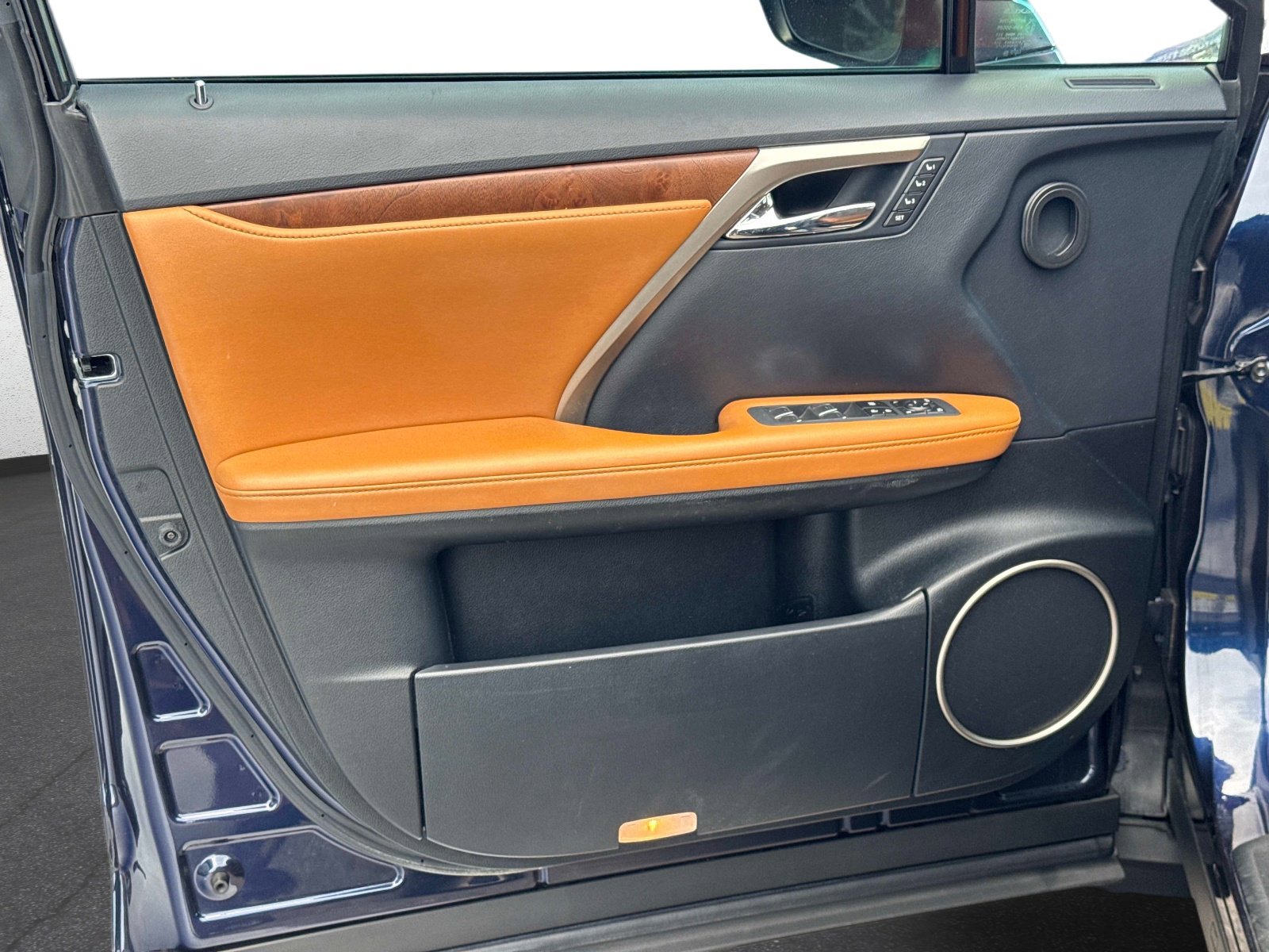 Certified 2022 Lexus RX 450hL AWD w/ Premium Package image 20