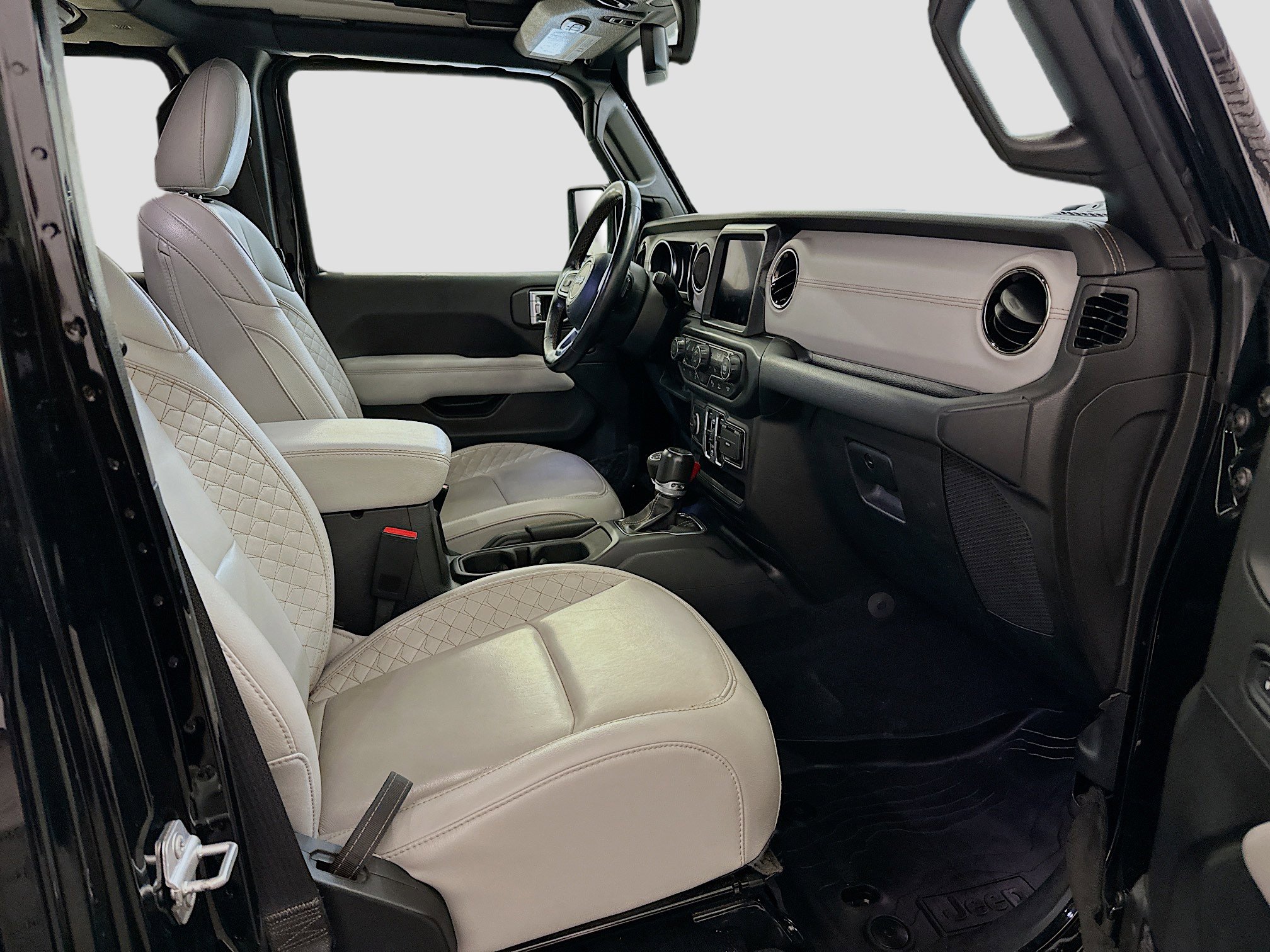 Used 2023 Jeep Wrangler Unlimited Sahara image 32