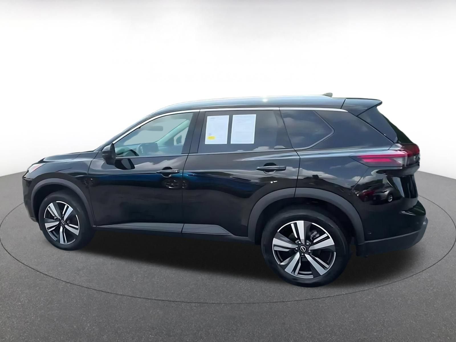 Used 2026 Nissan Rogue SL FWD image 9