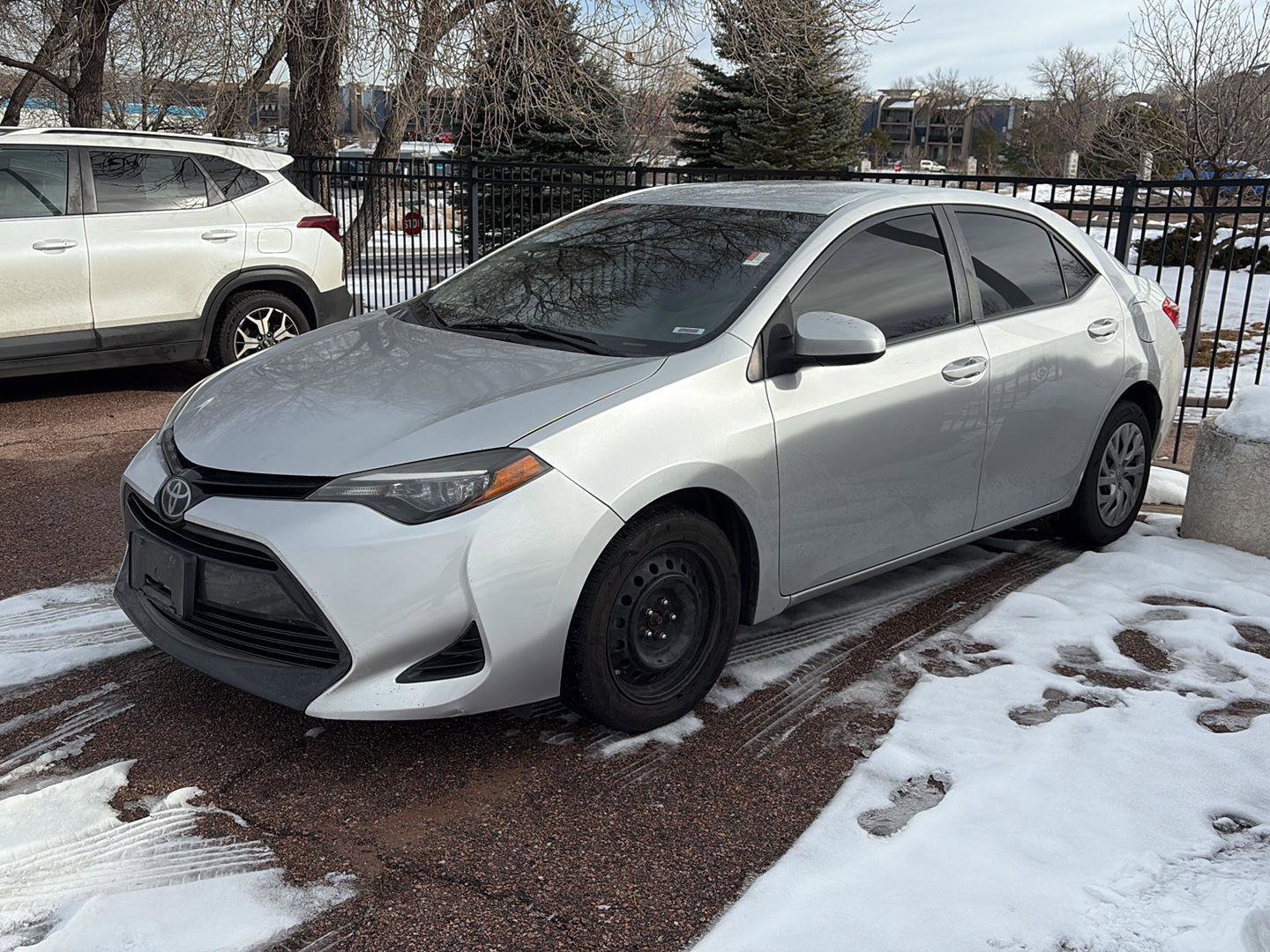 Used 2018 Toyota Corolla LE image 2