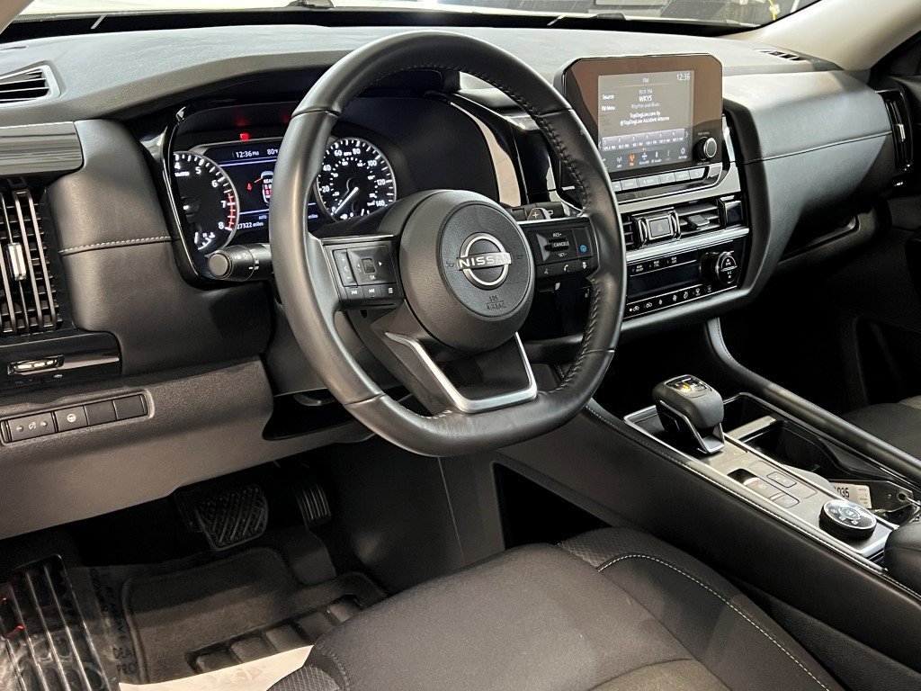 Used 2024 Nissan Pathfinder SV image 18