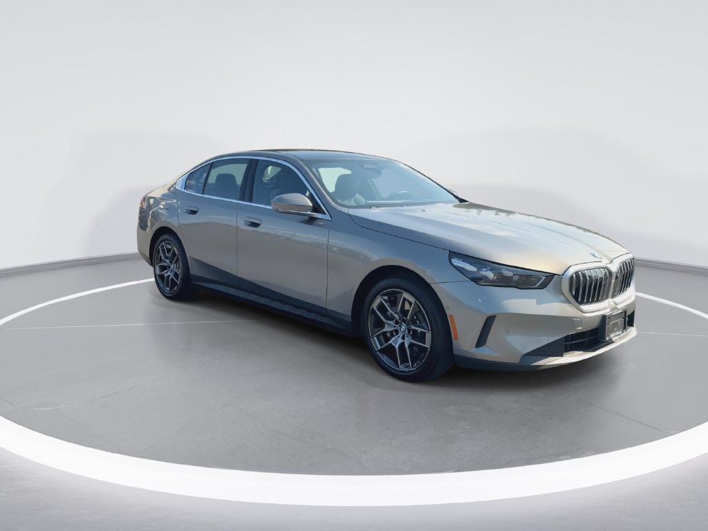 Used 2026 BMW 530i xDrive w/ Premium Package AWD/4WD image 2