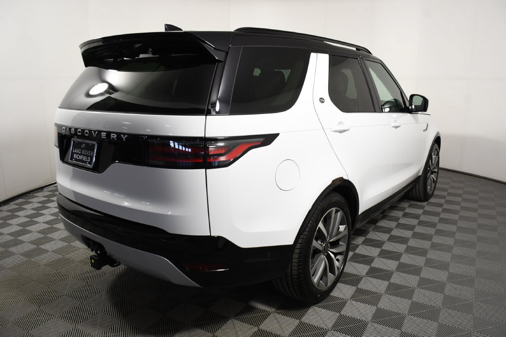 Certified 2026 Land Rover Discovery Limited Edition AWD/4WD image 6