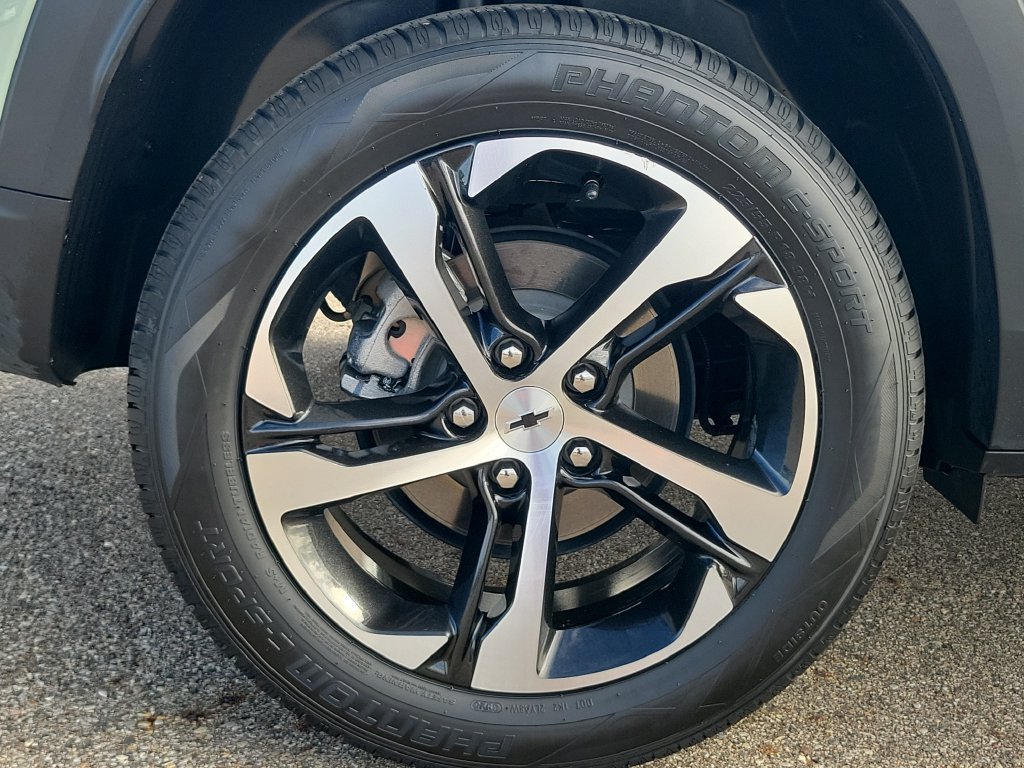 Used 2024 Chevrolet Trax RS w/ Driver Confidence Package FWD image 34