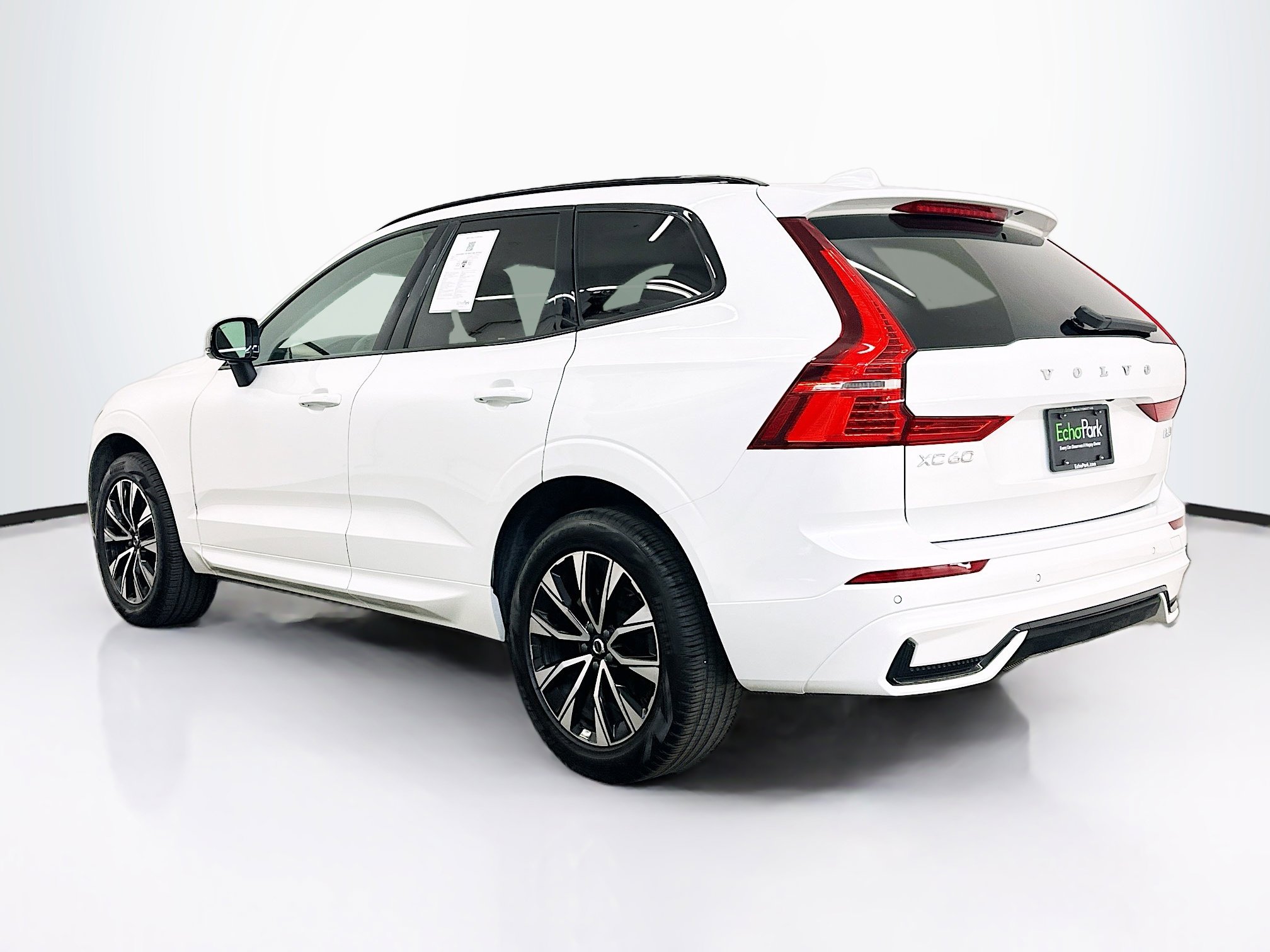 Used 2025 Volvo XC60 B5 Core AWD/4WD image 5