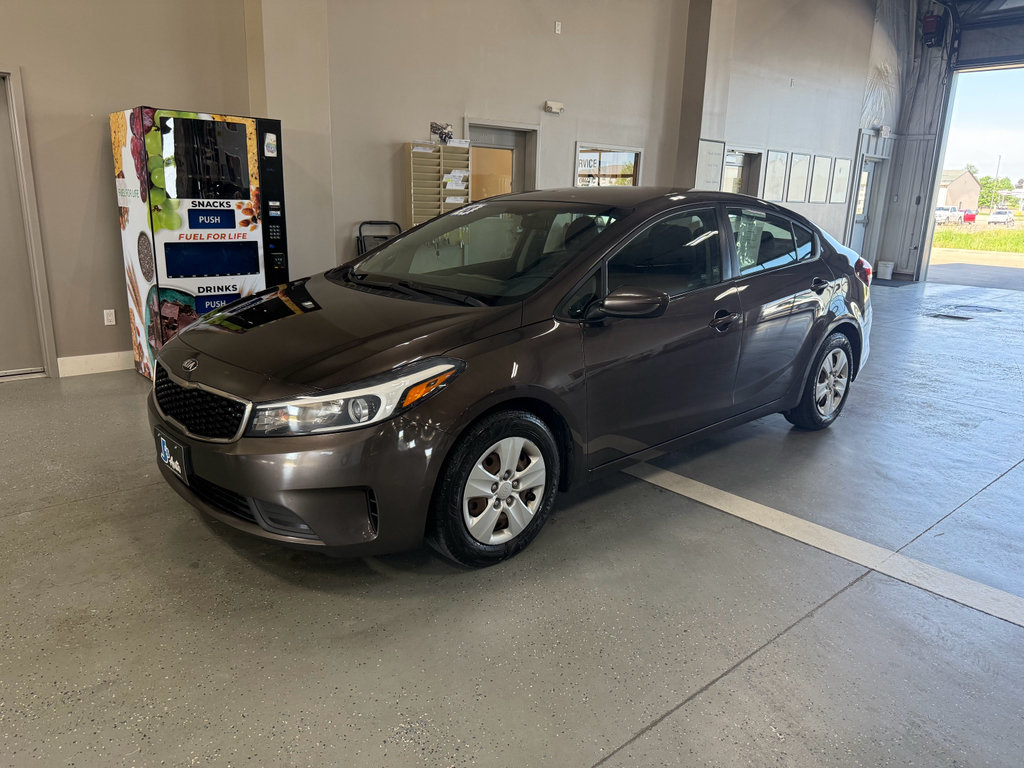 Used 2018 Kia Forte LX FWD image 2