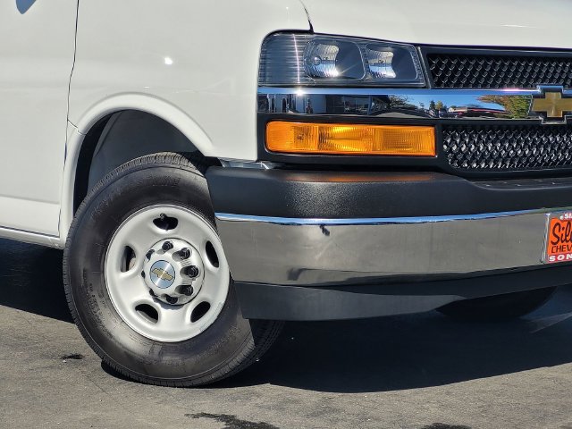 Used 2025 Chevrolet Express 2500 w/ Driver Convenience Package RWD image 9