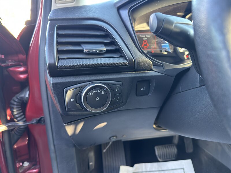 Used 2018 Ford Fusion SE w/ Equipment Group 201A FWD image 24