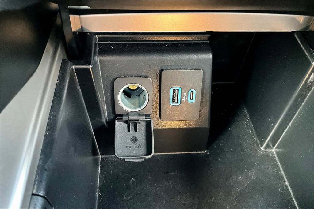 Used 2023 Ford Explorer XLT w/ Equipment Group 202A image 26