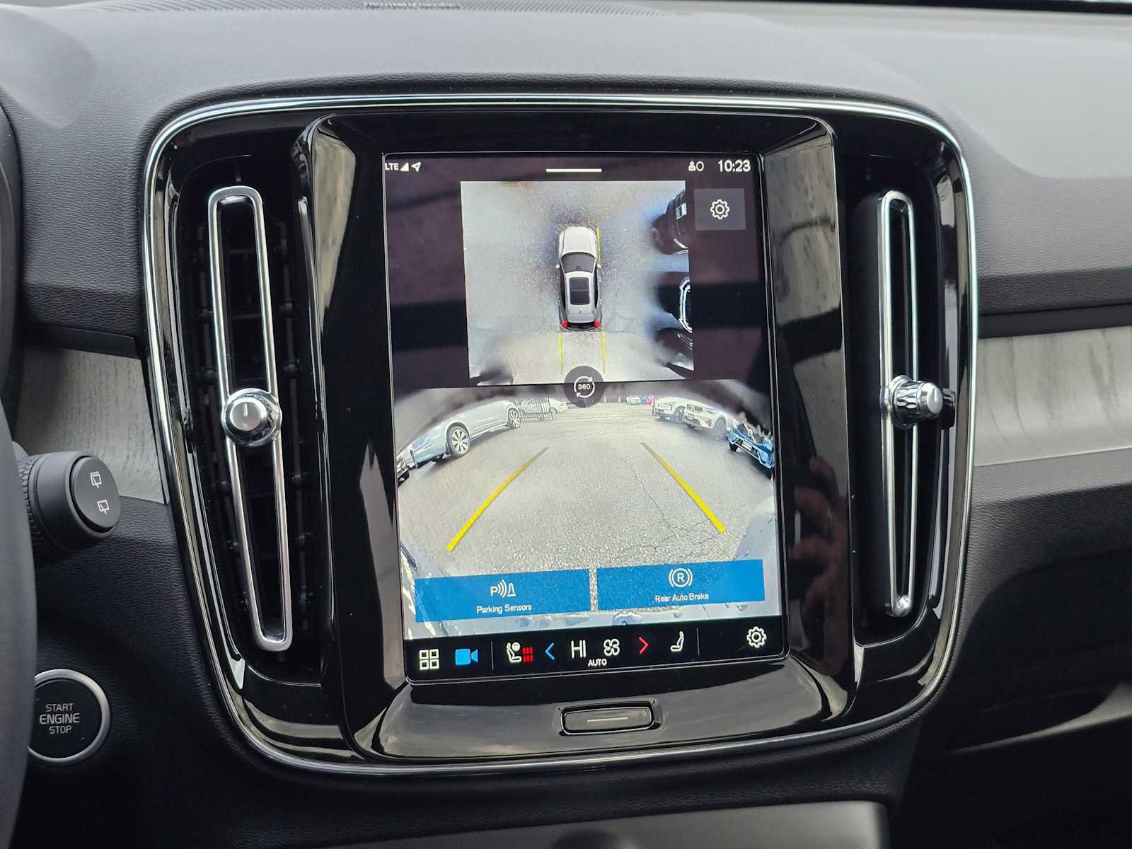 Certified 2025 Volvo XC40 B5 Plus w/ Climate Package image 23