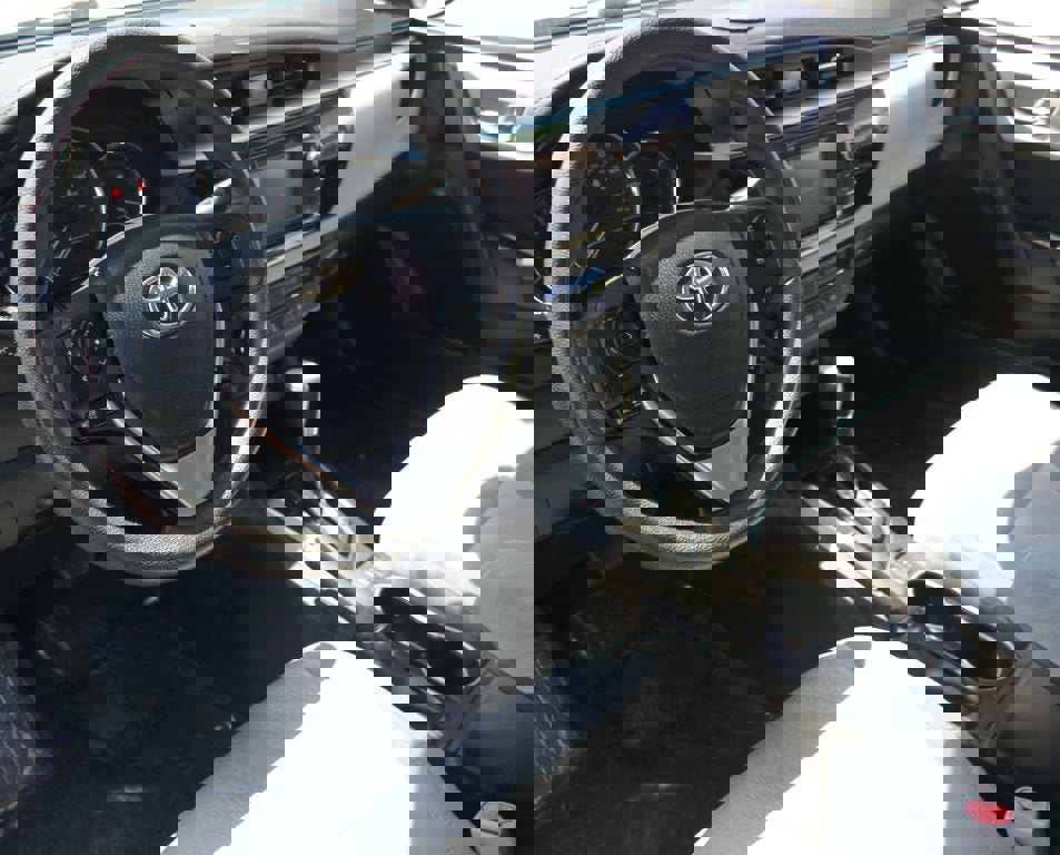 Used 2016 Toyota Corolla LE FWD image 9