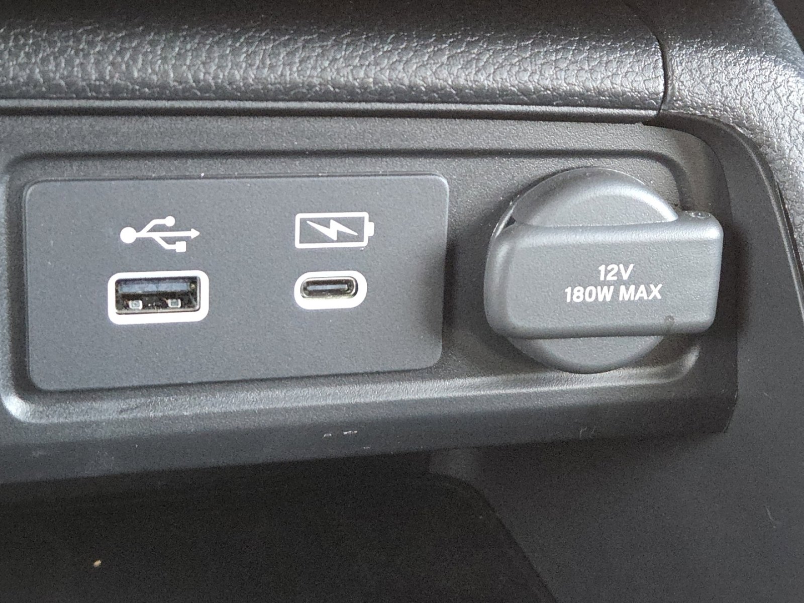 Used 2025 Honda Pilot Sport image 10