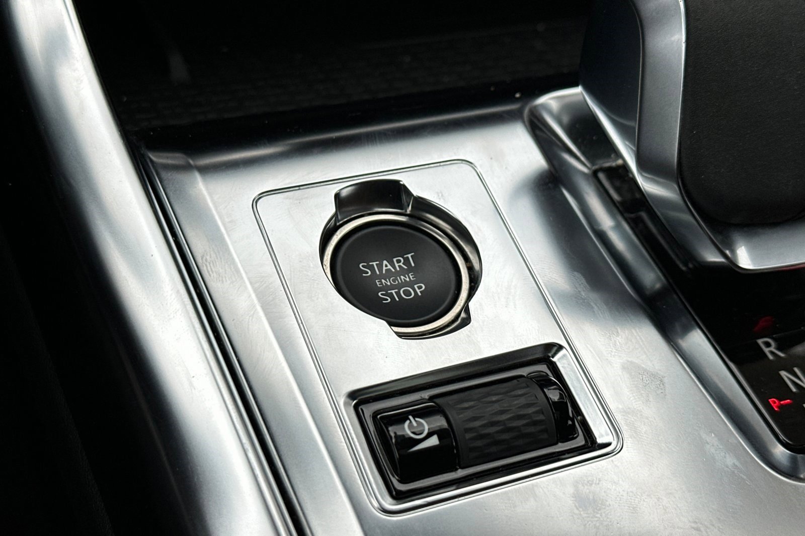 Used 2024 Jaguar XF R-Dynamic SE image 31