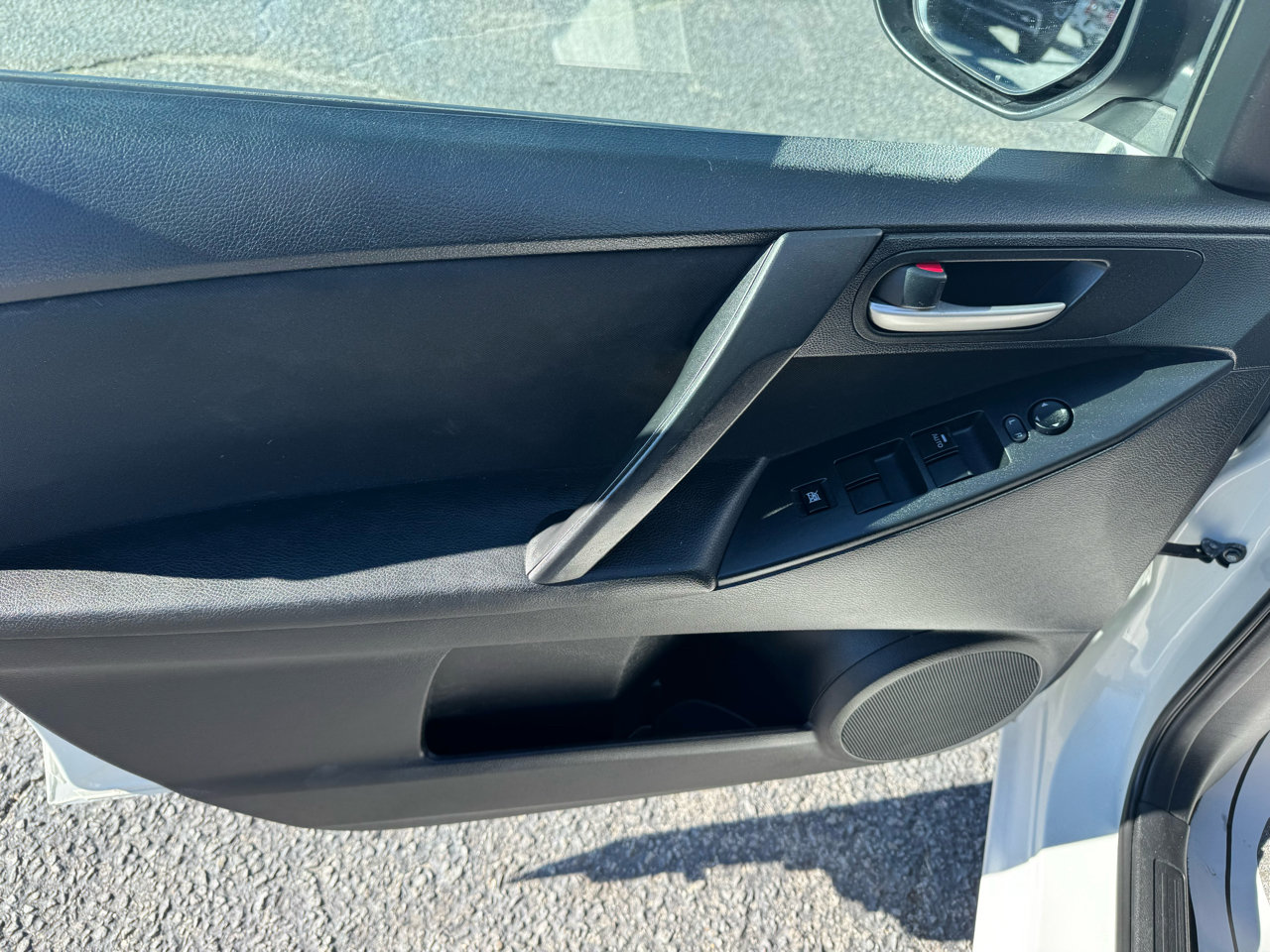 Used 2013 MAZDA MAZDA3 i SV image 15