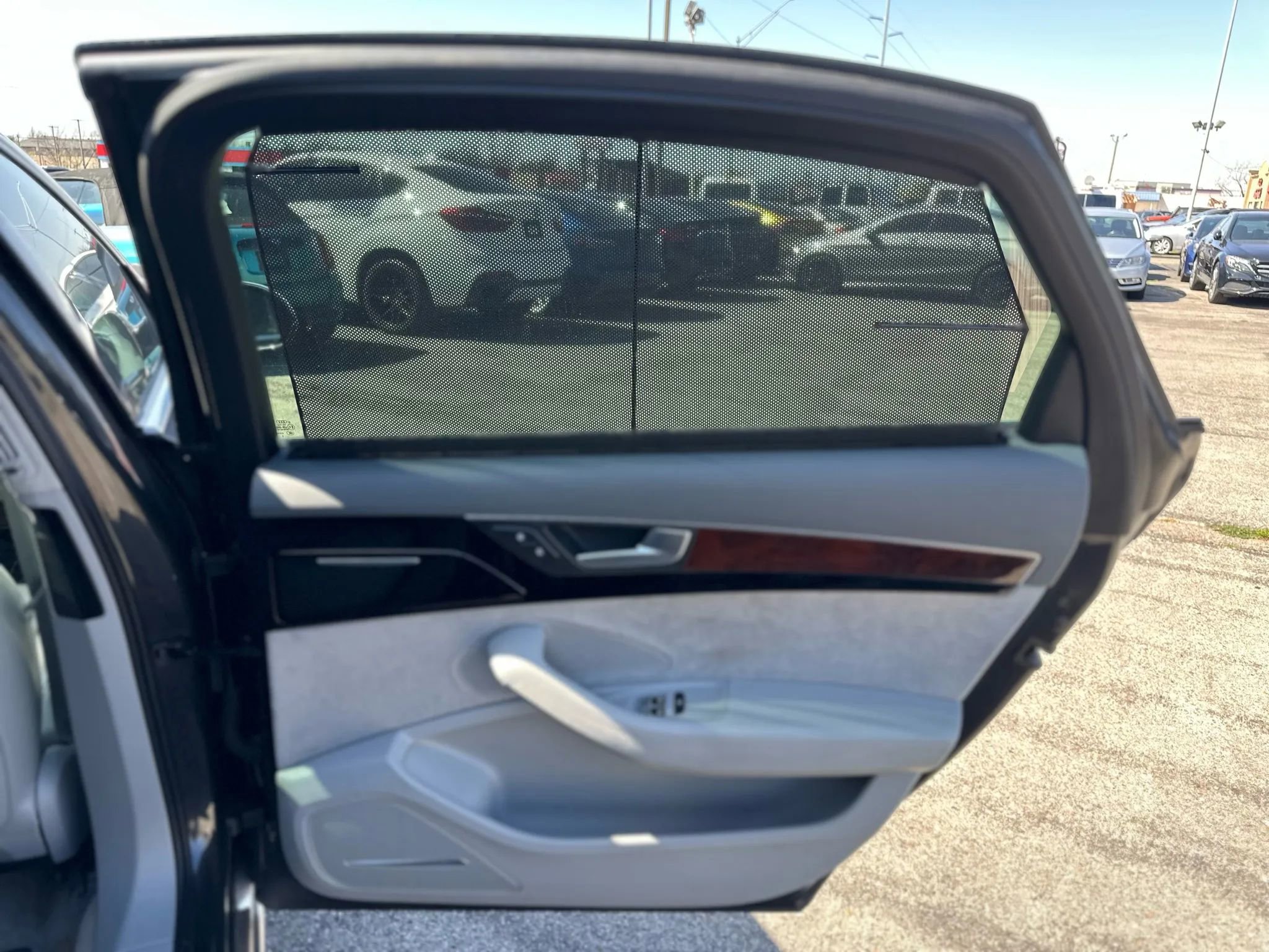 Used 2014 Audi A8 L 4.0T image 23