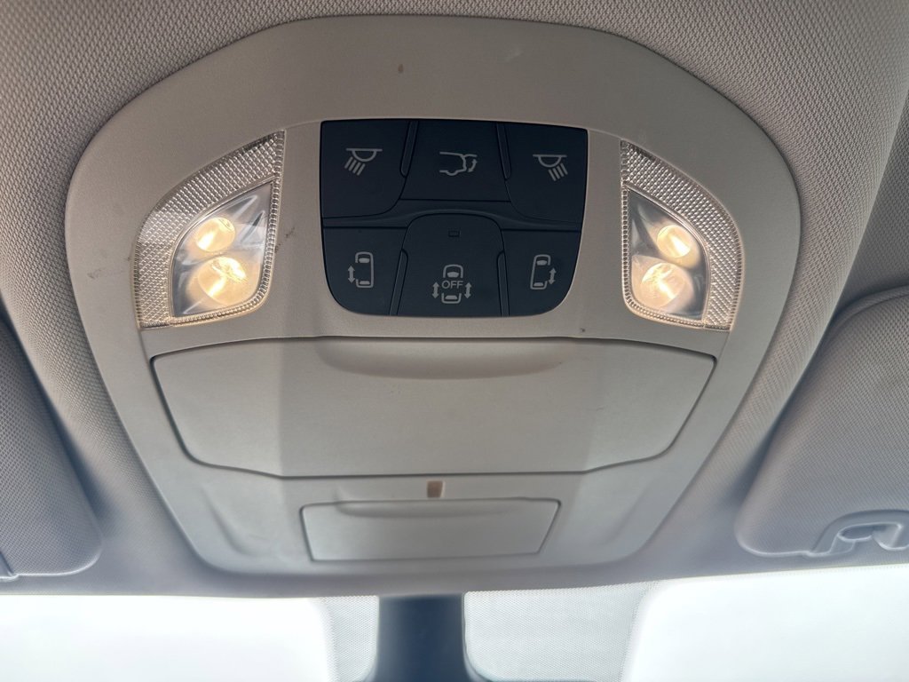 Used 2024 Chrysler Pacifica Touring-L image 48