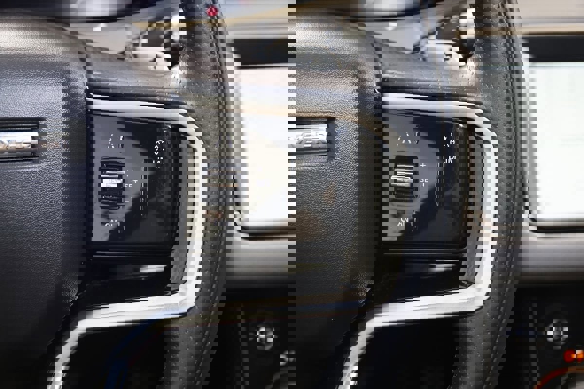 Used 2022 Land Rover Range Rover Evoque R-Dynamic S image 32