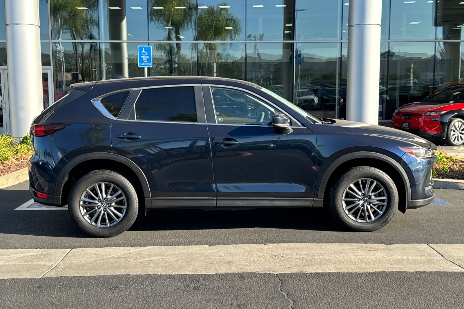 Used 2017 MAZDA CX-5 Touring w/ Preferred Equipment Package FWD image 3