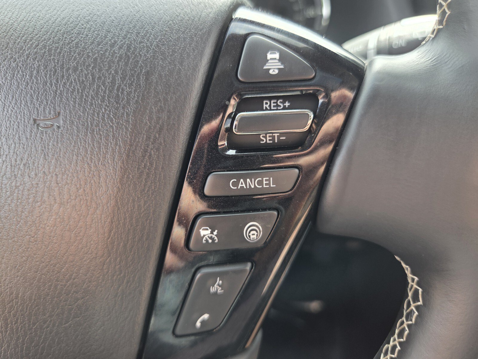 Used 2023 INFINITI QX80 Premium Select w/ All-Season Package AWD/4WD image 29