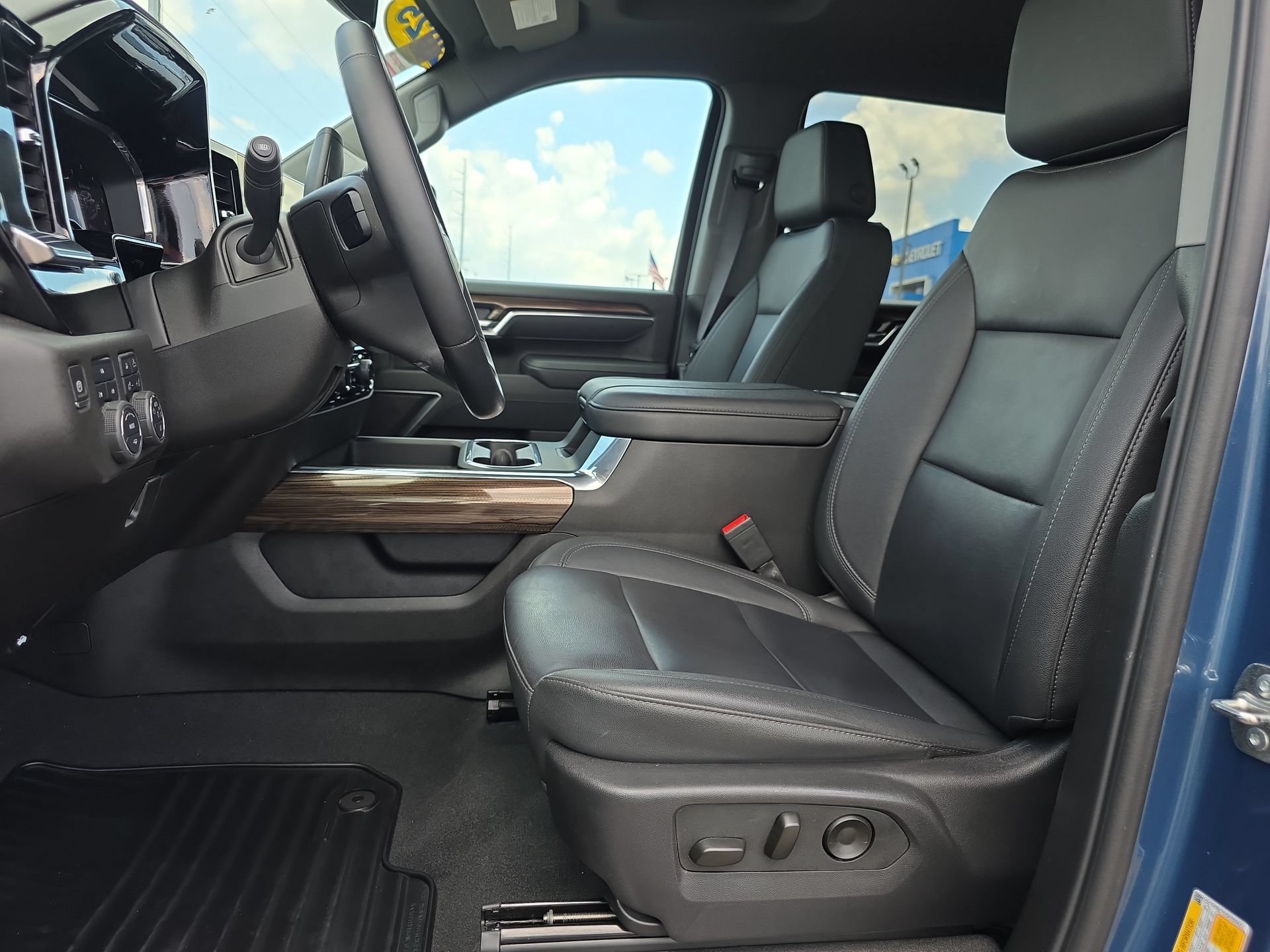 Used 2025 Chevrolet Silverado 2500 LT w/ Trail Boss Package AWD/4WD image 10