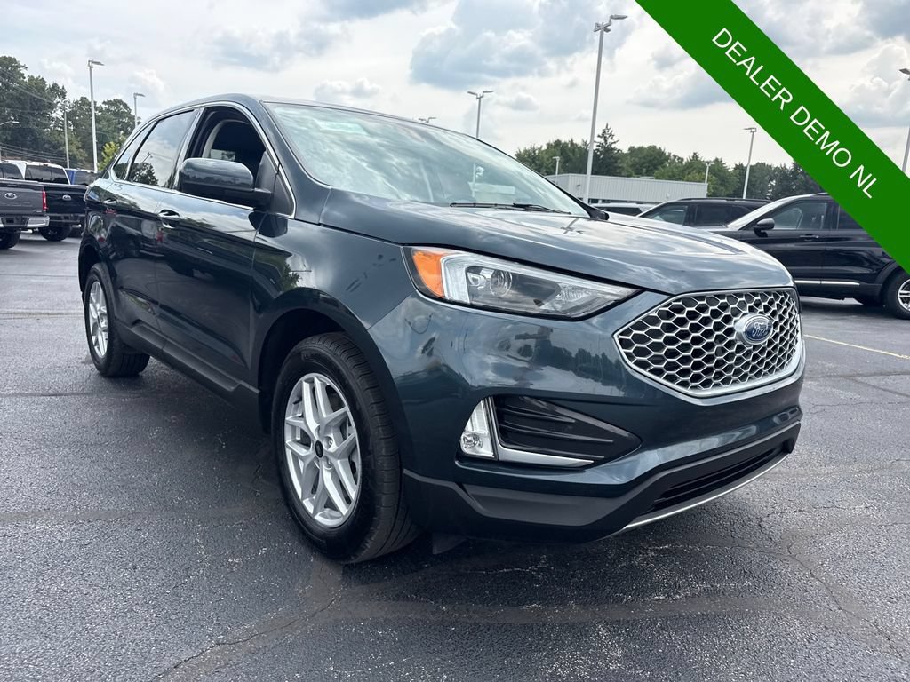 Used 2024 Ford Edge SEL w/ Convenience Package AWD/4WD image 4